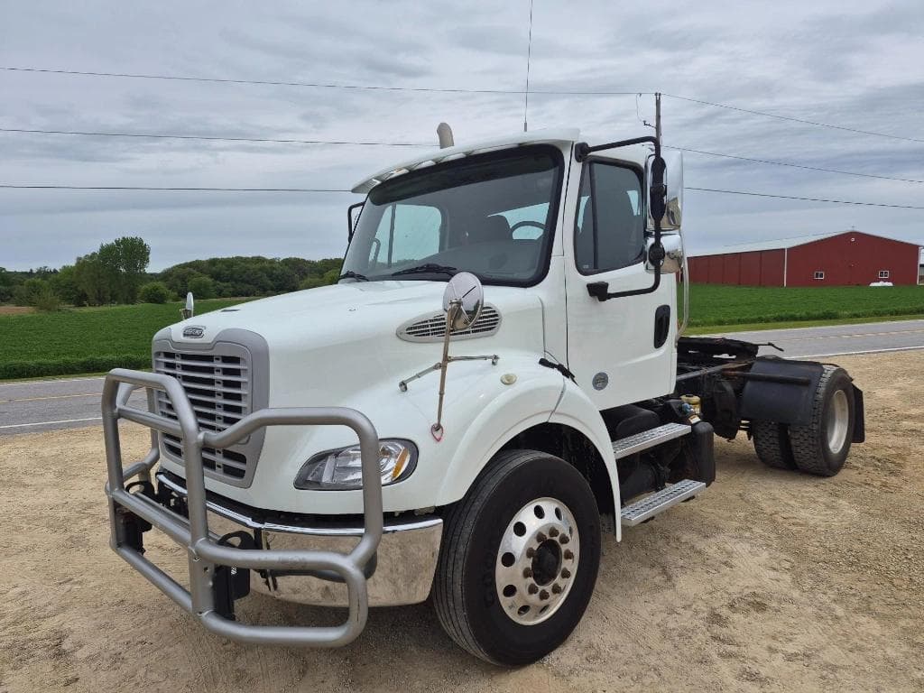 Image of Freightliner Day Cab Truck Primary image