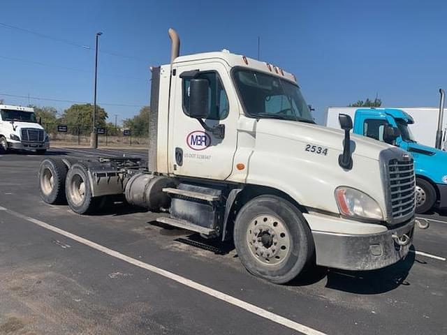 Image of Freightliner FLT equipment image 1