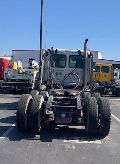 Image of Freightliner FLT equipment image 4