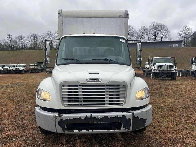 Image of Freightliner M2 106 equipment image 1