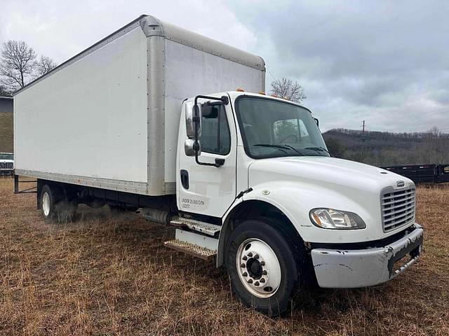 Image of Freightliner M2 106 equipment image 2