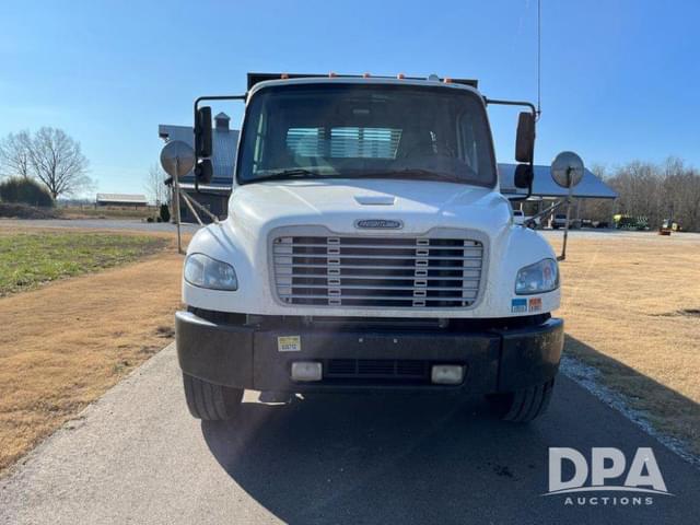 Image of Freightliner M2 106 equipment image 1