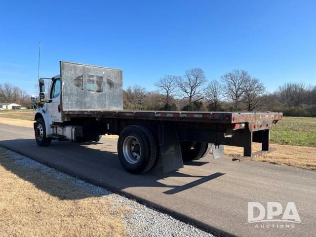 Image of Freightliner M2 106 equipment image 4