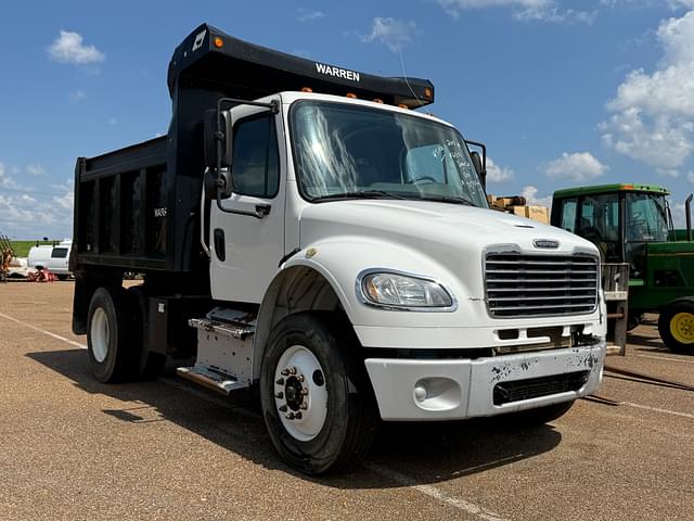 Image of Freightliner M2 106 equipment image 1