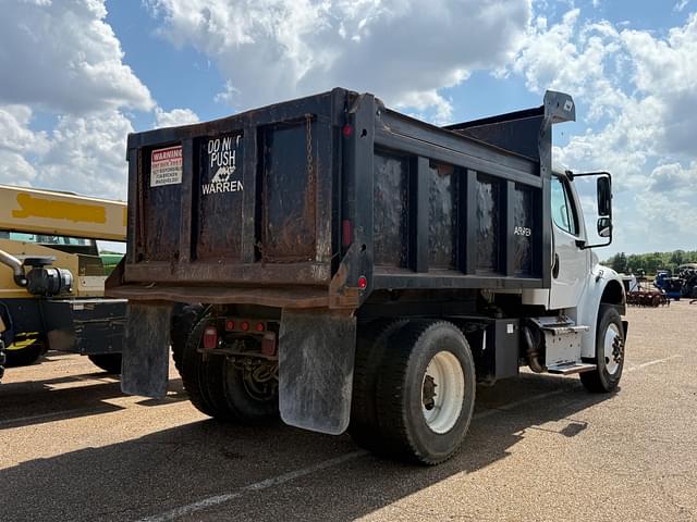 Image of Freightliner M2 106 equipment image 4