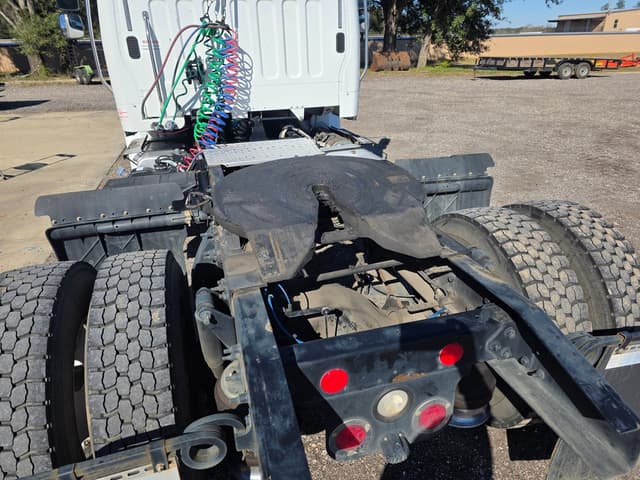 Image of Freightliner M2 equipment image 3