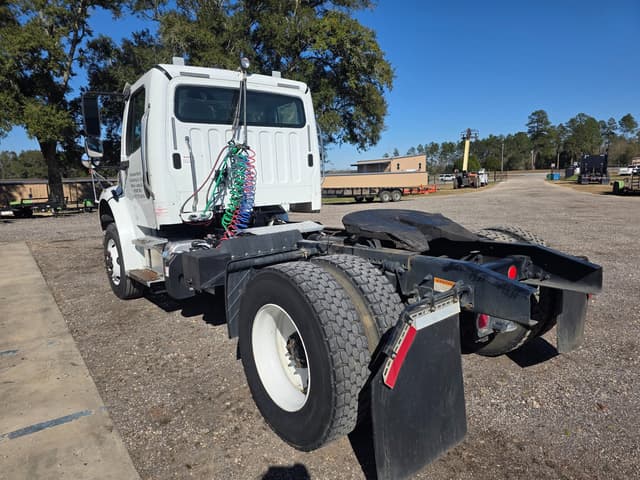 Image of Freightliner M2 equipment image 2
