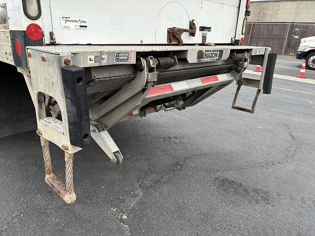 Image of Freightliner M2 equipment image 4