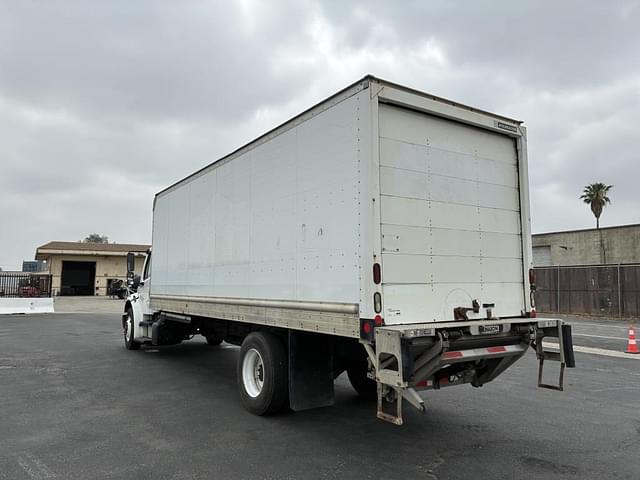 Image of Freightliner M2 equipment image 3