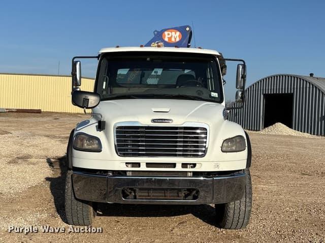 Image of Freightliner Business Class M2 equipment image 2