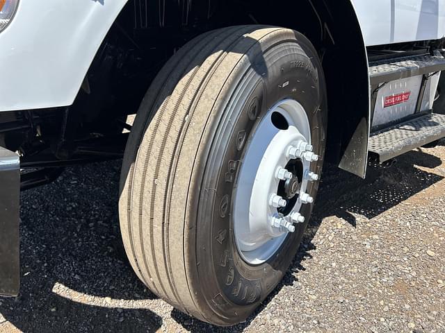 Image of Freightliner Business Class M2 equipment image 4