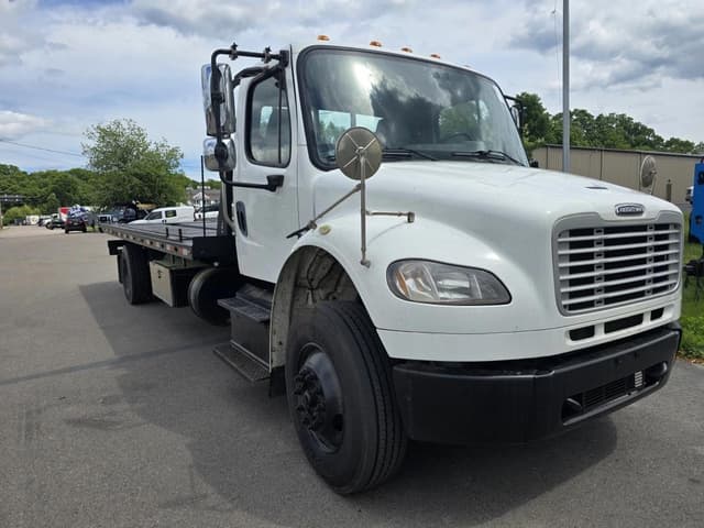 Image of Freightliner M2 equipment image 2
