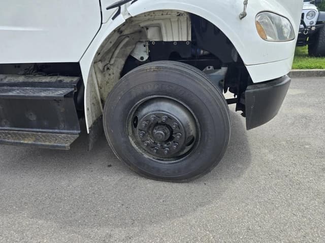 Image of Freightliner M2 equipment image 4
