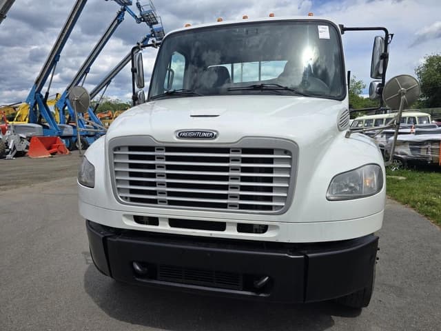 Image of Freightliner M2 equipment image 1