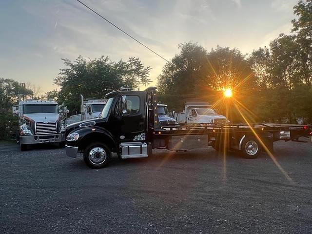Image of Freightliner M2 equipment image 3