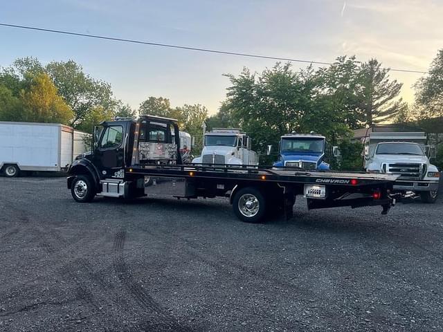 Image of Freightliner M2 equipment image 4