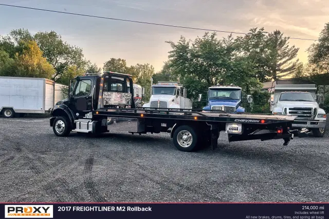 Image of Freightliner M2 equipment image 3