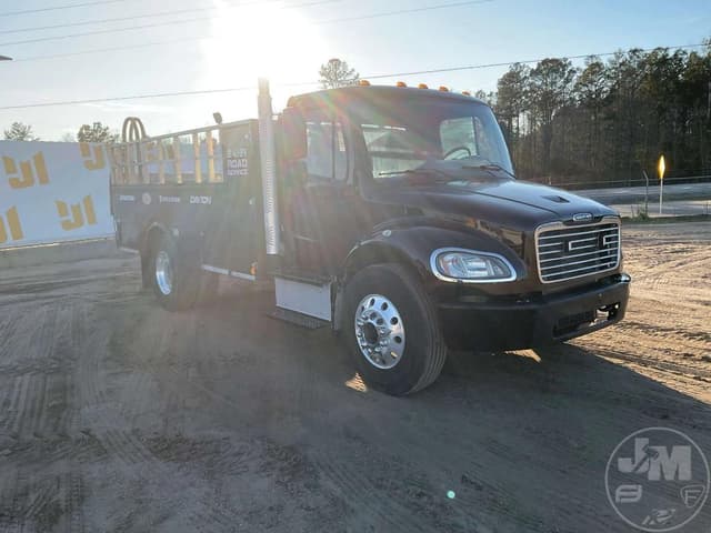 Image of Freightliner M2 equipment image 2