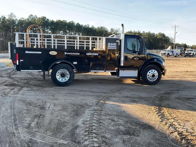 Image of Freightliner M2 equipment image 3