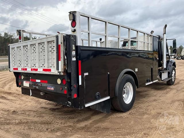 Image of Freightliner M2 equipment image 4