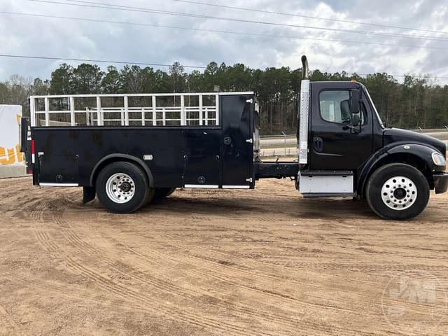 Image of Freightliner M2 equipment image 3