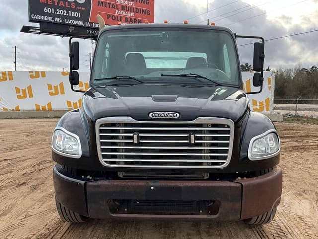 Image of Freightliner M2 equipment image 1
