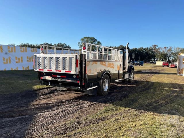 Image of Freightliner M2 equipment image 4
