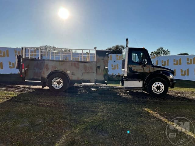 Image of Freightliner M2 equipment image 3