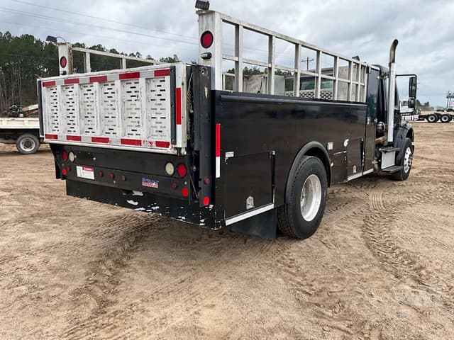 Image of Freightliner M2 equipment image 4