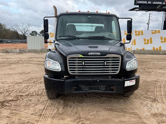 Image of Freightliner M2 equipment image 1