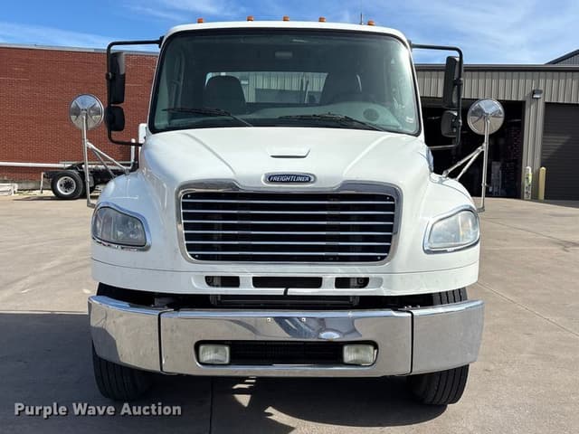 Image of Freightliner M2 equipment image 1
