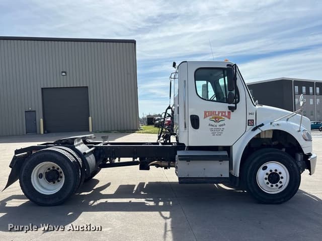 Image of Freightliner M2 equipment image 3