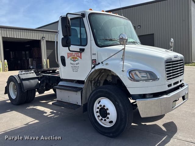 Image of Freightliner M2 equipment image 2