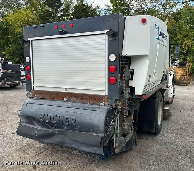 Image of Freightliner M2 equipment image 4