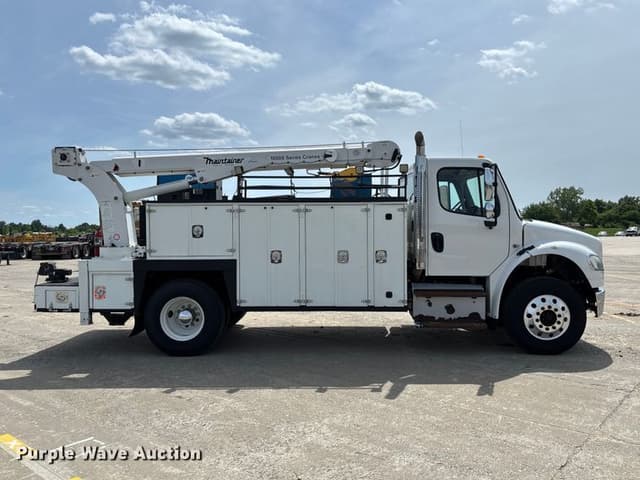 Image of Freightliner M2106 equipment image 3