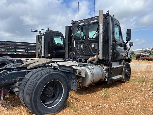 Image of Freightliner Undetermined equipment image 3