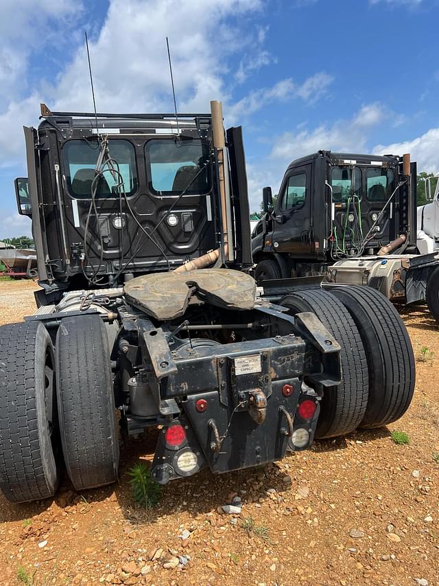 Image of Freightliner Undetermined equipment image 2