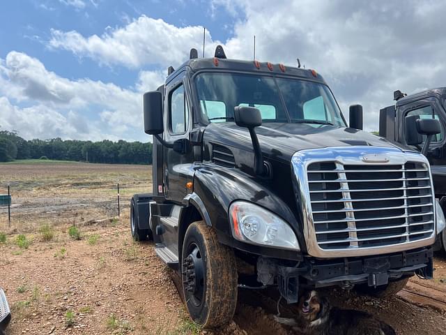 Image of Freightliner Undetermined equipment image 4