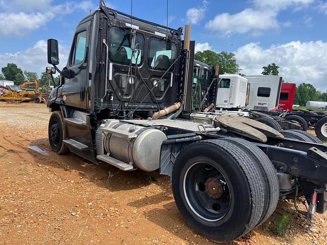 Image of Freightliner Undetermined equipment image 1