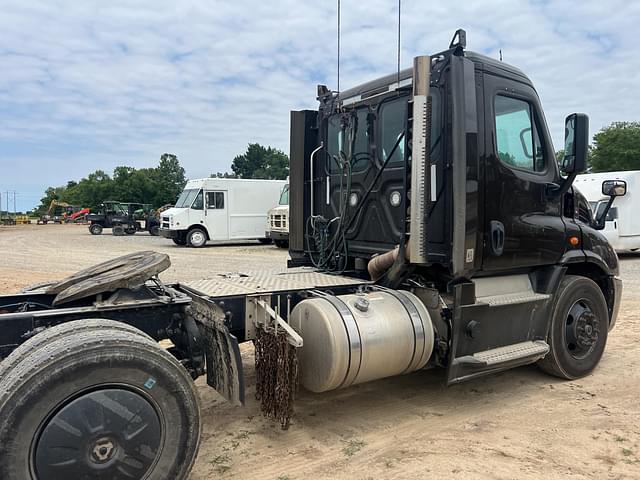 Image of Freightliner Undetermined equipment image 3