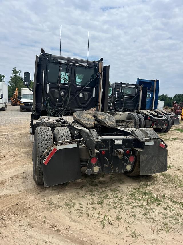 Image of Freightliner Undetermined equipment image 2