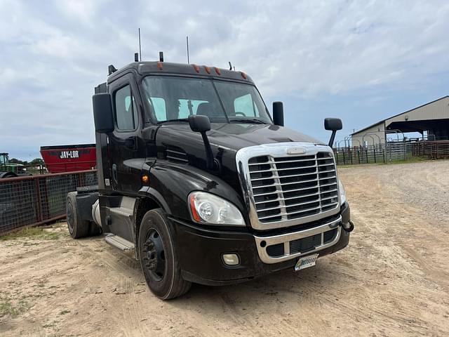 Image of Freightliner Undetermined equipment image 4