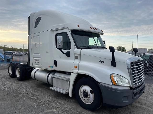 Image of Freightliner Cascadia equipment image 3