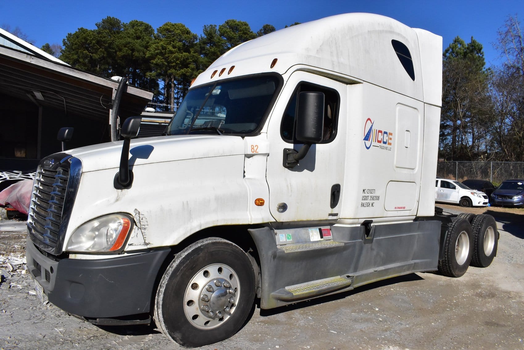 2017 Freightliner Cascadia Equipment Image0