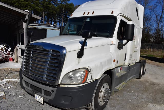 Image of Freightliner Cascadia equipment image 1
