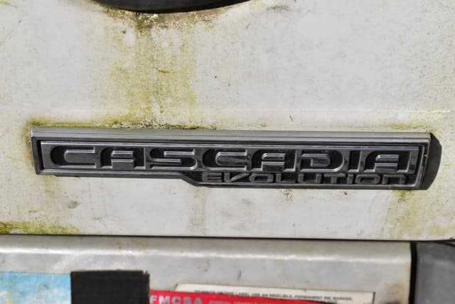 Image of Freightliner Cascadia equipment image 2