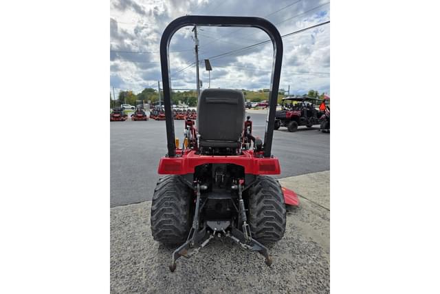 Image of Massey Ferguson GC1705 equipment image 4