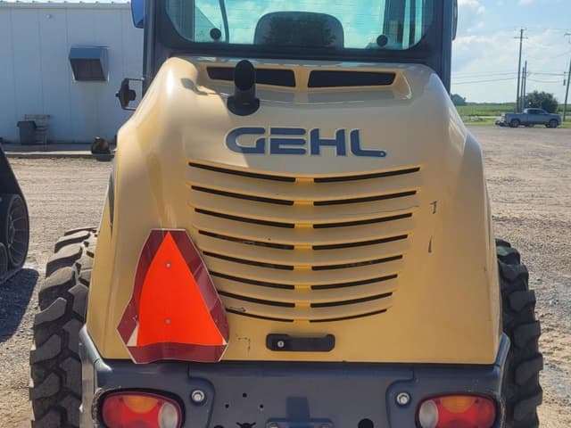 Image of Gehl 650 equipment image 1