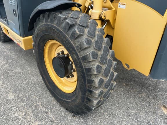 Image of Gehl DL9-44 equipment image 4