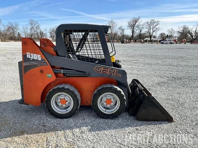 Image of Gehl R105 equipment image 4